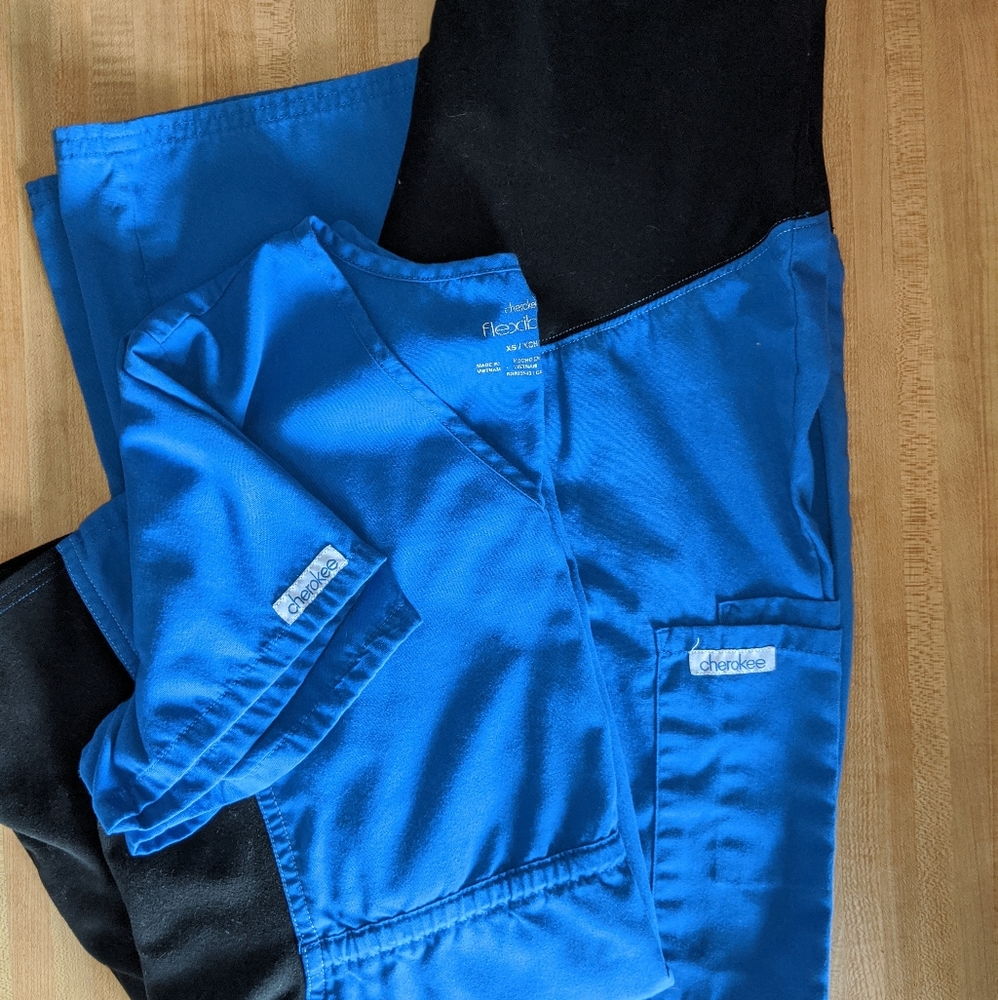 Maternity scrub set